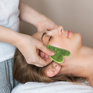 Bubuxy Jade Roller, Face Roller Gift Set, Face Massager Jade Stone Facial Roller for Eye Puffiness Treatment, Skin Tightening, Rejuvenate Face & Neck (Green)