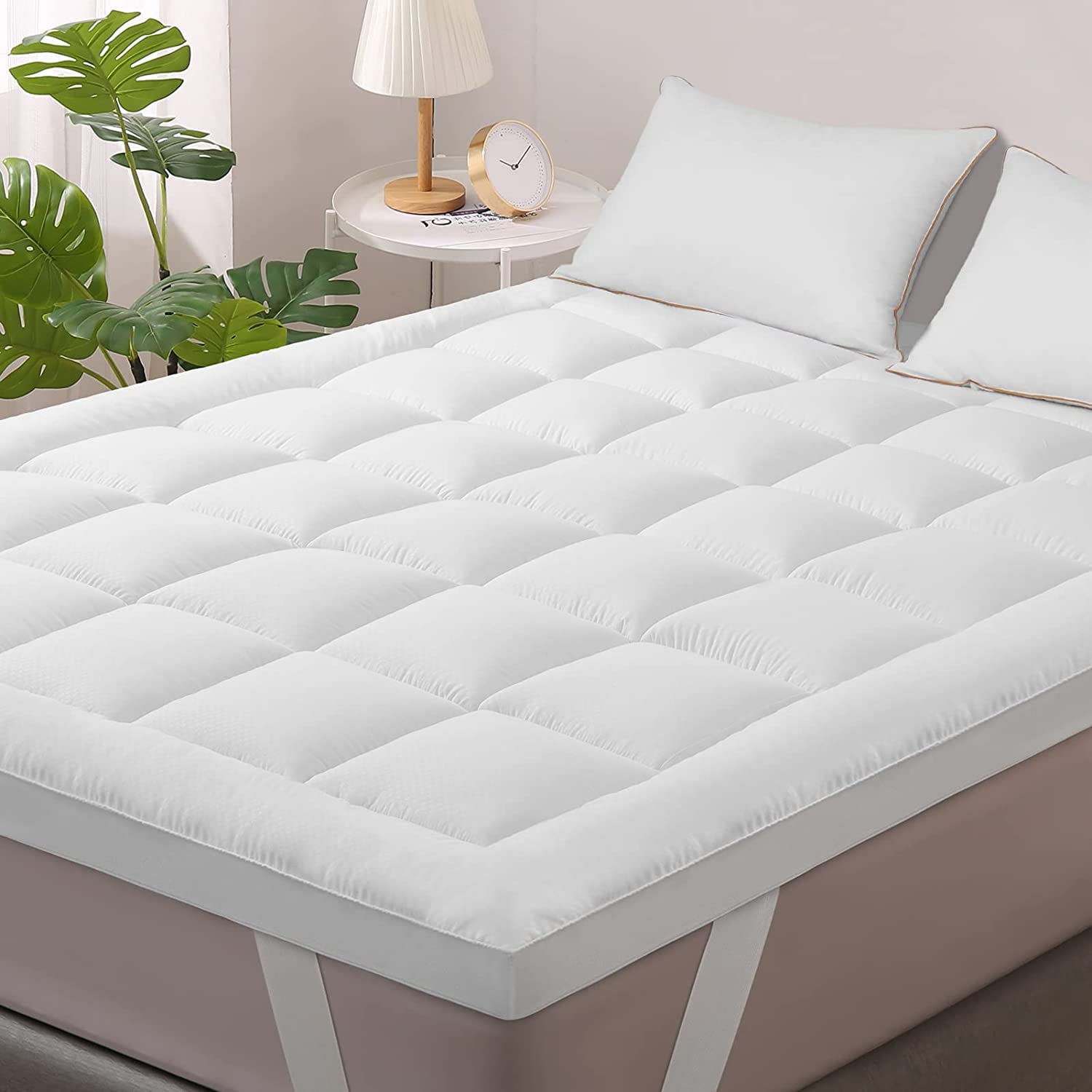 LUTE memory foam mattress topper Double bed,5 cm Thick With 900 GSM Filling, quilted mattress protector, Soft Microfiber cooling mattress Topper with Elasticated Straps(135x190CM)