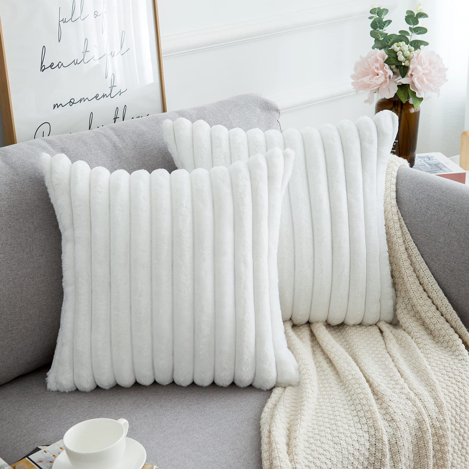 Cushion Covers 45 x 45 cm Faux Fur White Throw Pillow Cover Set of 2 Fluffy Soft Square Pillowcases for Bed Room Sofa Home Decor Couch Cushion Cover
