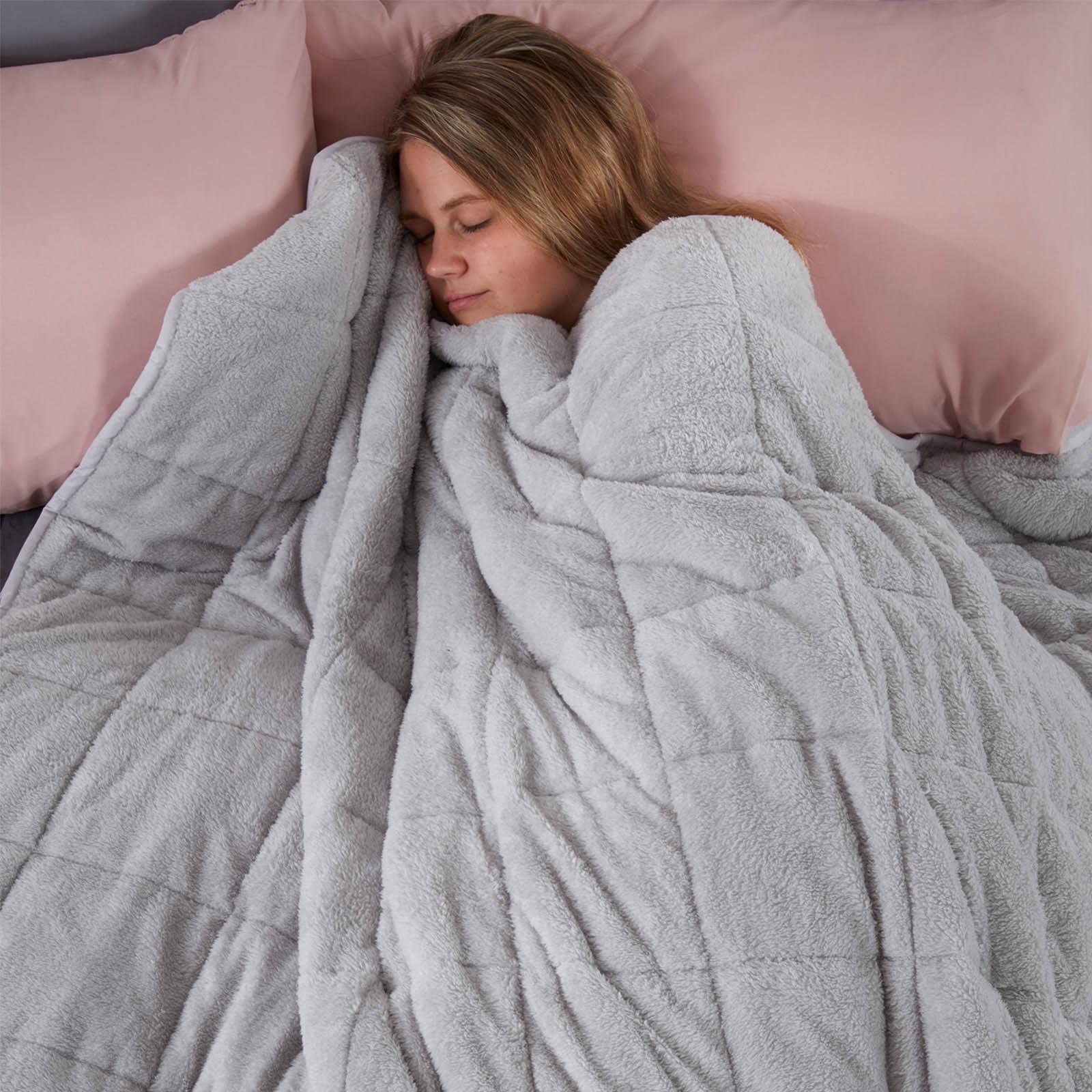 Brentfords Super Soft Teddy Fleece Weighted Blanket for Adults with Micro Glass Beads Adults Insomnia Anxiety Stress Relief, Silver Grey, 150 x 200cm - 8kg