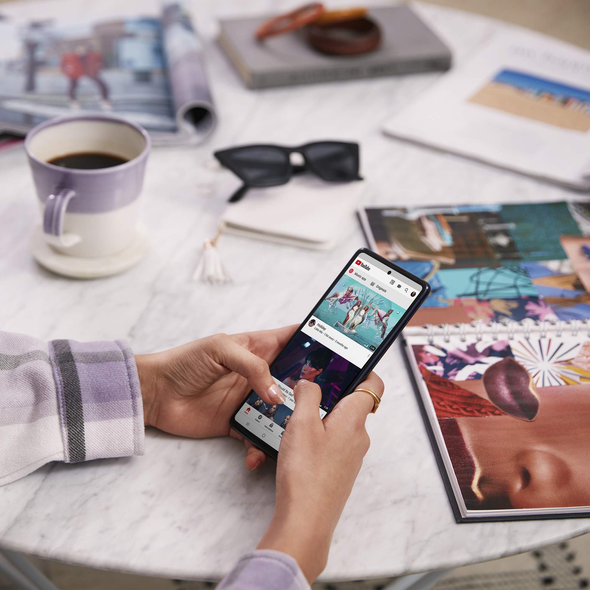 Samsung Galaxy S20 FE Mobile Phone; Sim Free Smartphone - 128 GB - Cloud Lavender (UK Version)