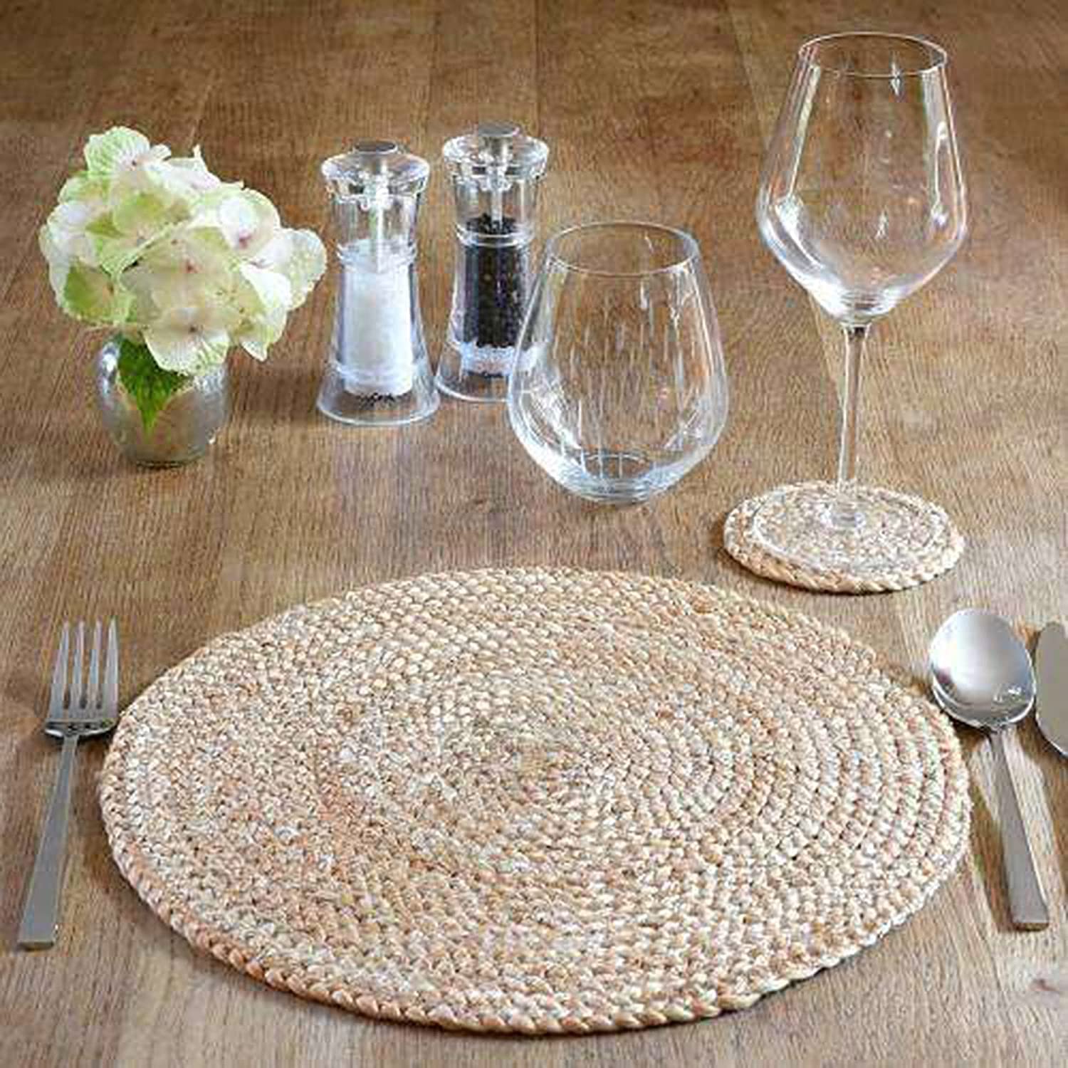 Amazon Brand - Eono 100% Jute Hand Braided Placemats Set of 4 Rustic Vintage Farmhouse Table top & Dining Table Round Placemat for Parties (35 CM/14 INCH Diameter, Natural) Set of 4
