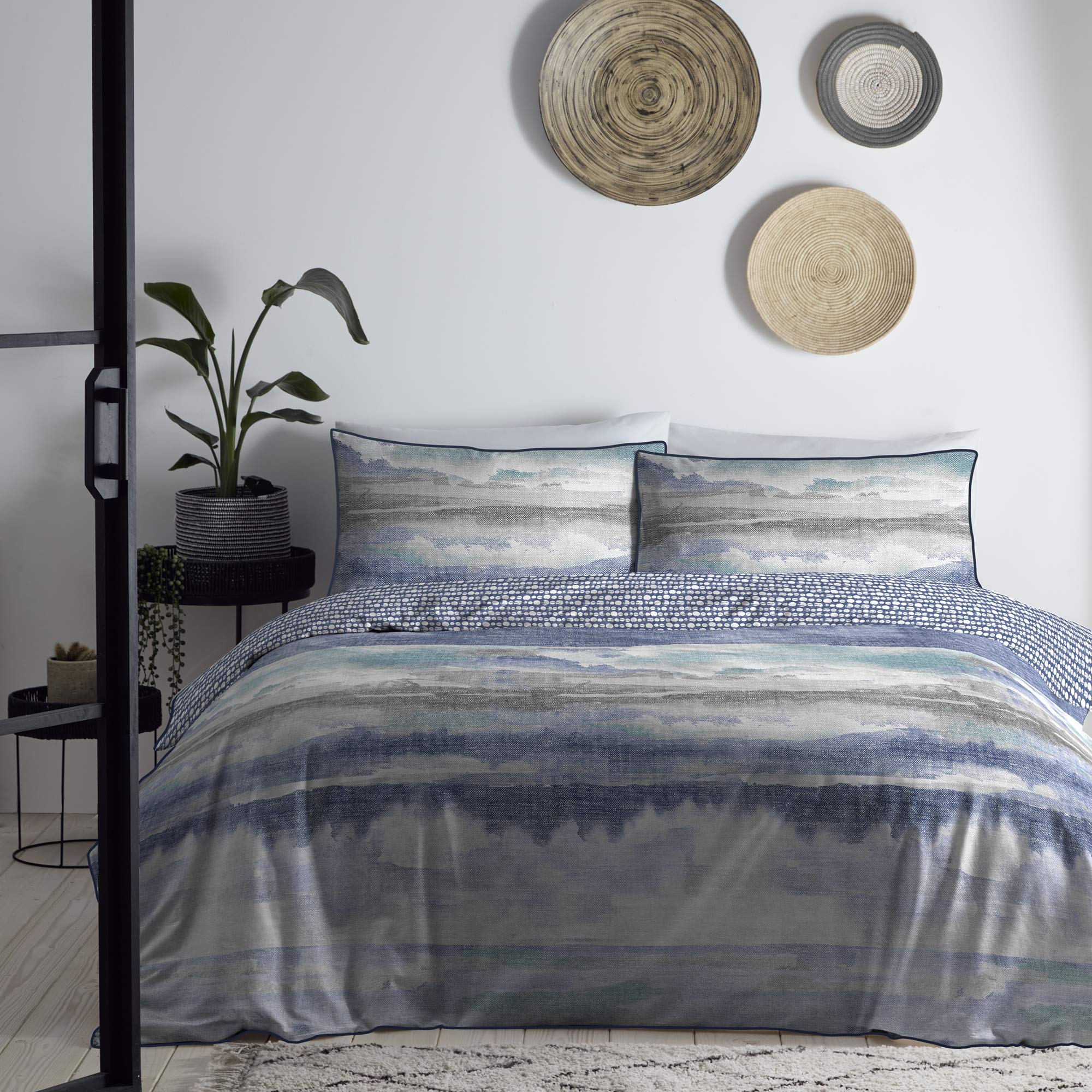 Appletree Loft - Landscape - Relaxed Cotton Duvet Cover Set - King Bed Size in Navy